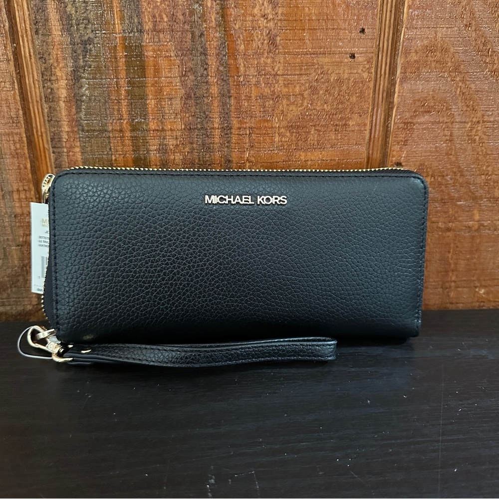 MICHAEL KORS Jet Set Travel Large Pebbled Leather Wristlet